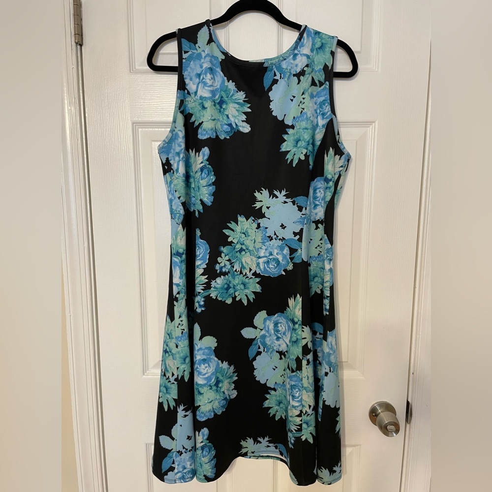 EUC New York & Company sleeveless dress black w/ blue floral pattern stretchy XL